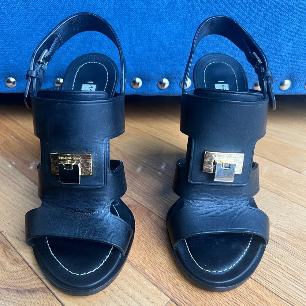 BALENCIAGA black sandal, size 38.
